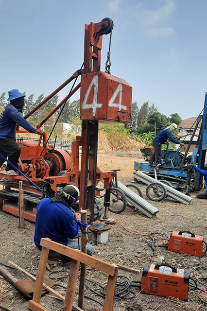 ช่างรับเหมาตอกเสาเข็ม